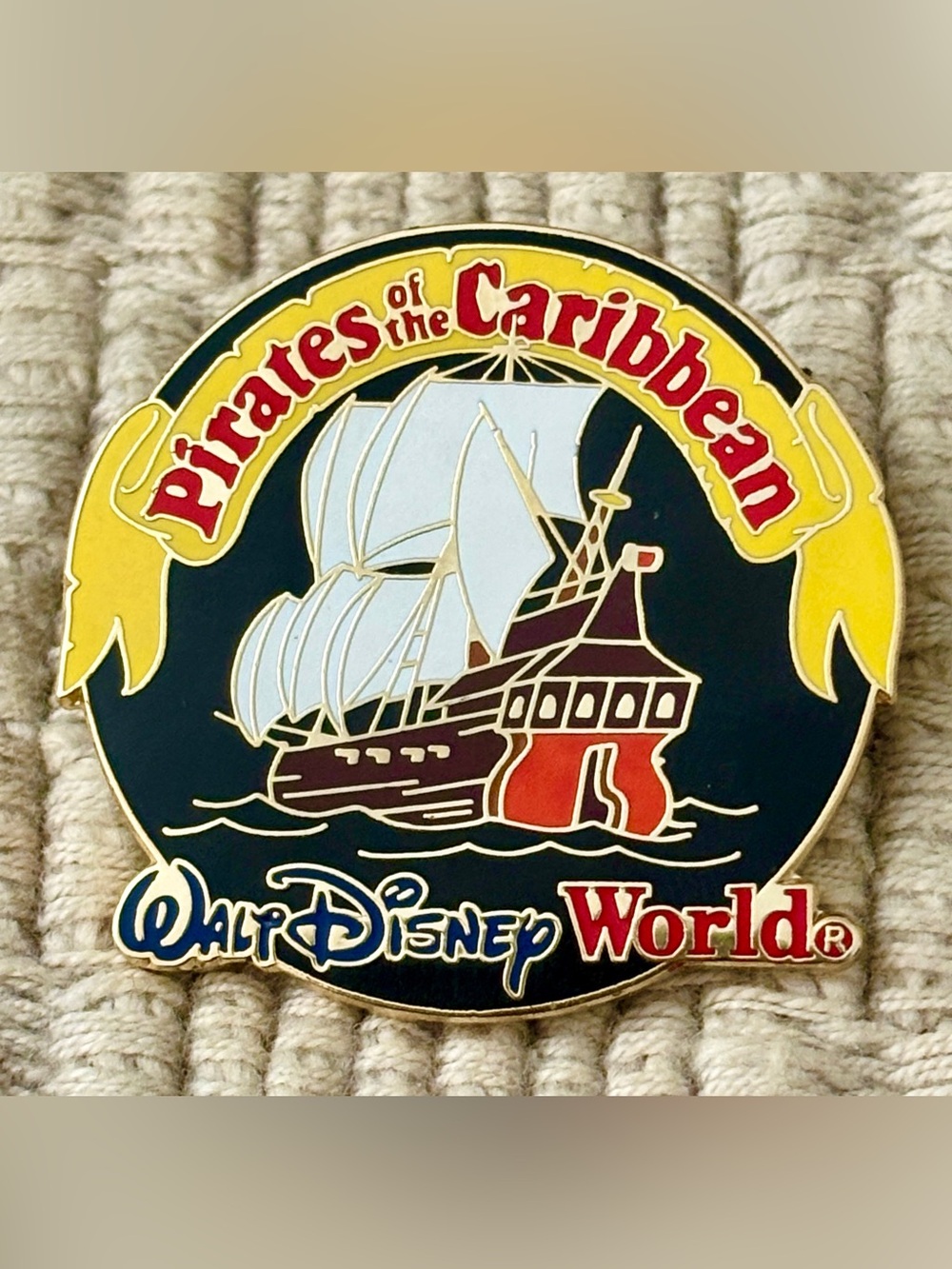 DISNEY 2000 *Rare* Walt Disney World Pirates of the Caribbean Sailing Ship Pin